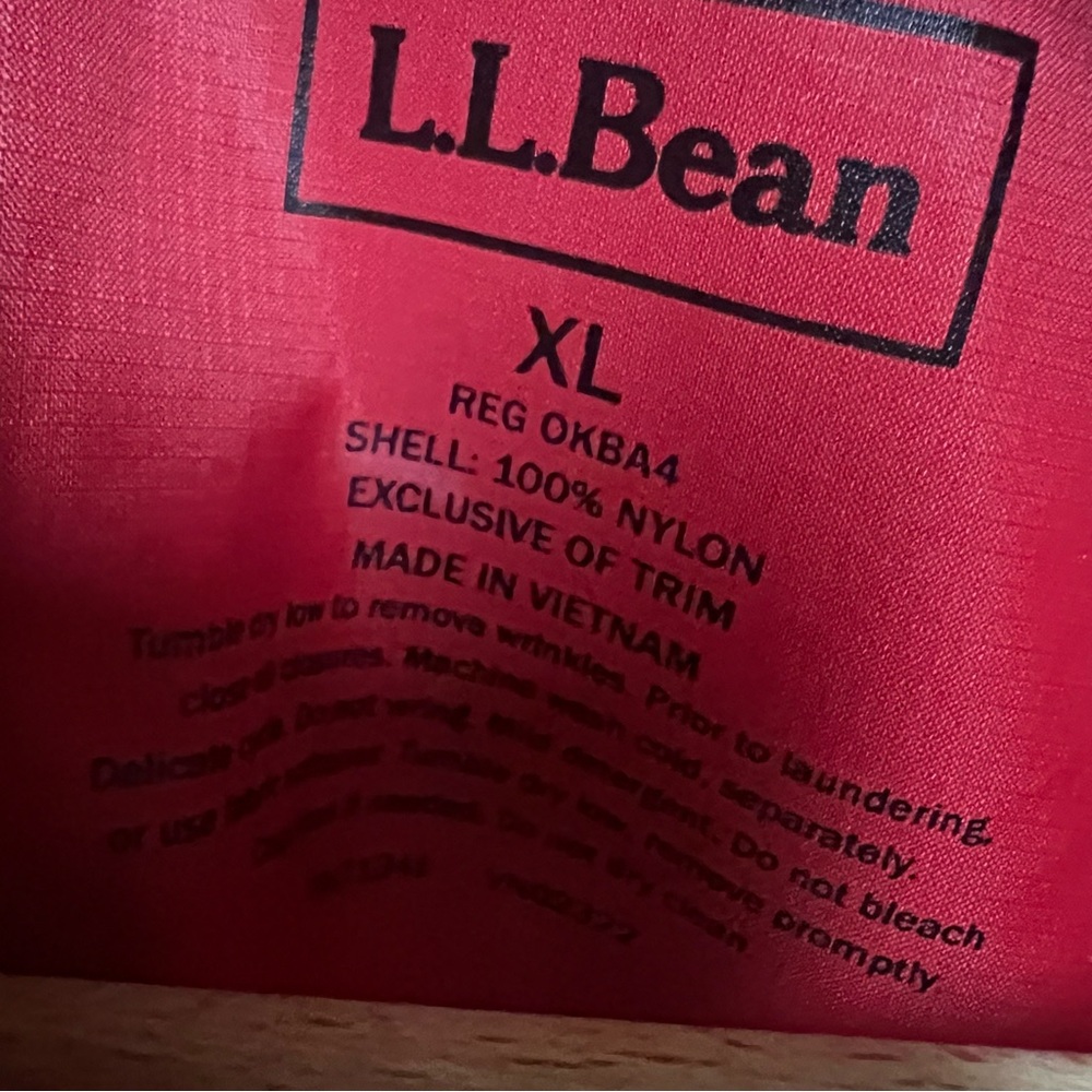 LL Bean XL Nylon Rain Jacket Windbreaker Red Full Zip Hidden Hood women Unisex - Picture 3 of 9